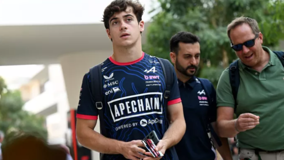 Así llegó Franco a tierra qatarí. Se viene otro fin de semana clave para el argentino. (Alpine)