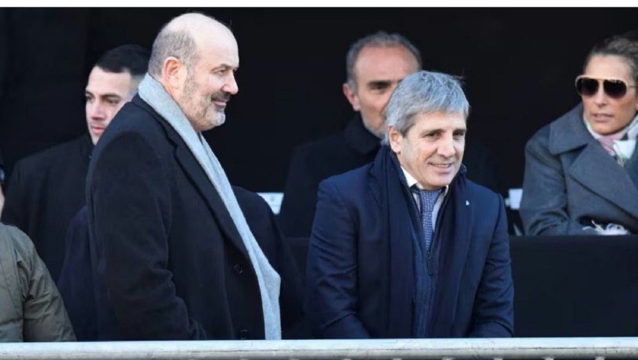 Luis Caputo y Federico Sturzenegger. (Foto: EFE).