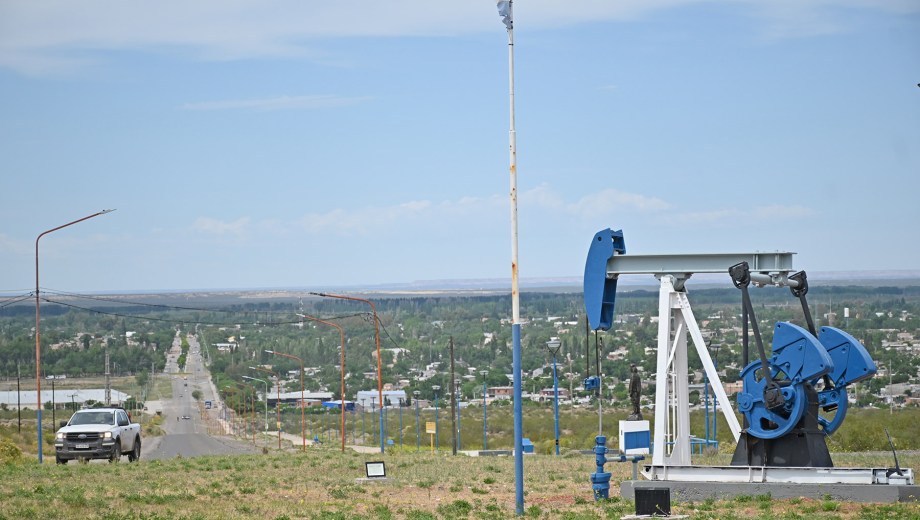 Catriel tiene más de 280 pozos petroleros, según la intendenta. Foto: Flor Salto.