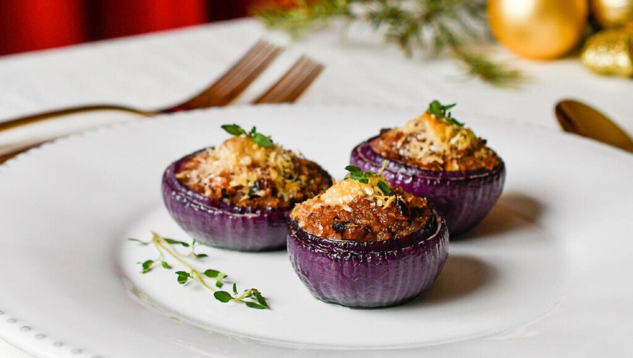 Cebollas moradas rellenas para navidad.
