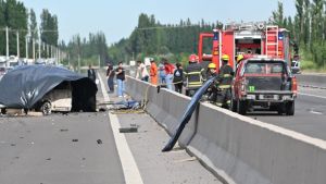 Tragedia en la Ruta 22: cómo fue el choque que dejó cuatro muertos, un sobreviviente y un joven demorado