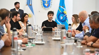 Super ministerios y recorte de cargos políticos:  la nueva agenda de Ignacio Torres en Chubut