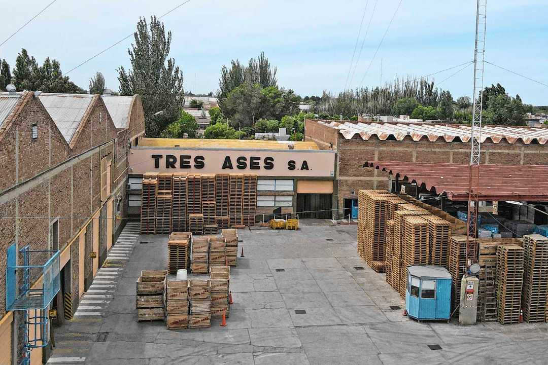 El emblemático establecimiento de Tres Ases en el casco urbano de Cipolletti. Foto: Juan Thomes.