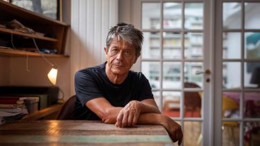 Todo sobre mi madre, o la historia con la que Emmanuel Carrère obtuvo el Premio Médicis