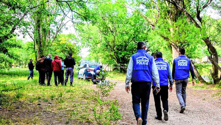 Encontraron a una persona muerta en la Isla 132, en Neuquén. Foto: Ceci Maletti