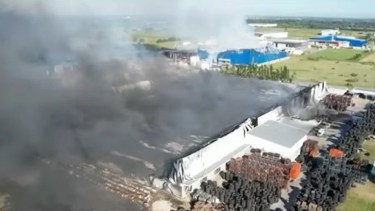 Explosión en Ezeiza: diez industrias con pérdidas totales por el incendio, descartan riesgo de vida