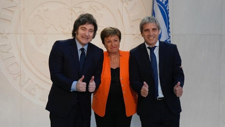 Javier Milei junto a Kristalina Georgieva y Luis Caputo. 