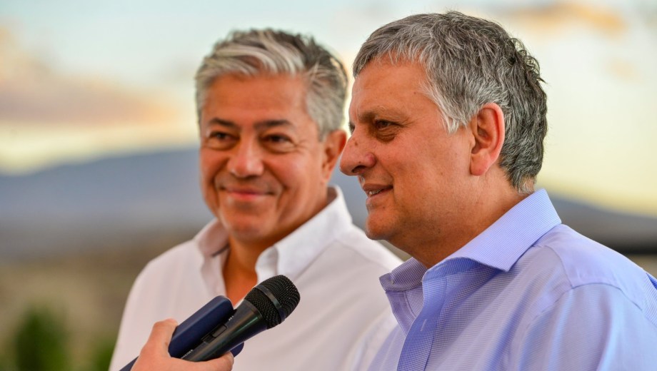 El gobernador Rolando Figueroa y el presidente de YPF, Horacio Marín lo anunciaron desde Chos Malal. (Foto: gentileza)