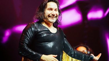 El consagrado humorista Felipe Avello llega desde Chile con su espectáculo «Internacional»