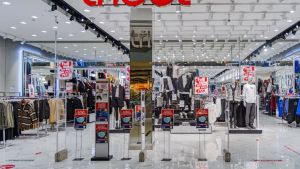 Moda, estilo y precios bajos: cómo comprar en la tienda de Chile que llegó al país y causó furor, en seis sencillos pasos