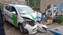 Imagen de Persecución y caos a la salida de un boliche: un patrullero chocó contra un poste en el puente Neuquén – Cipolletti