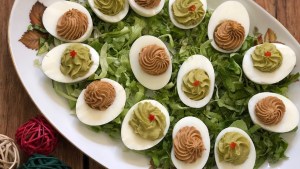 Cómo hacer huevos navideños rellenos: una receta saludable y llena de sabor