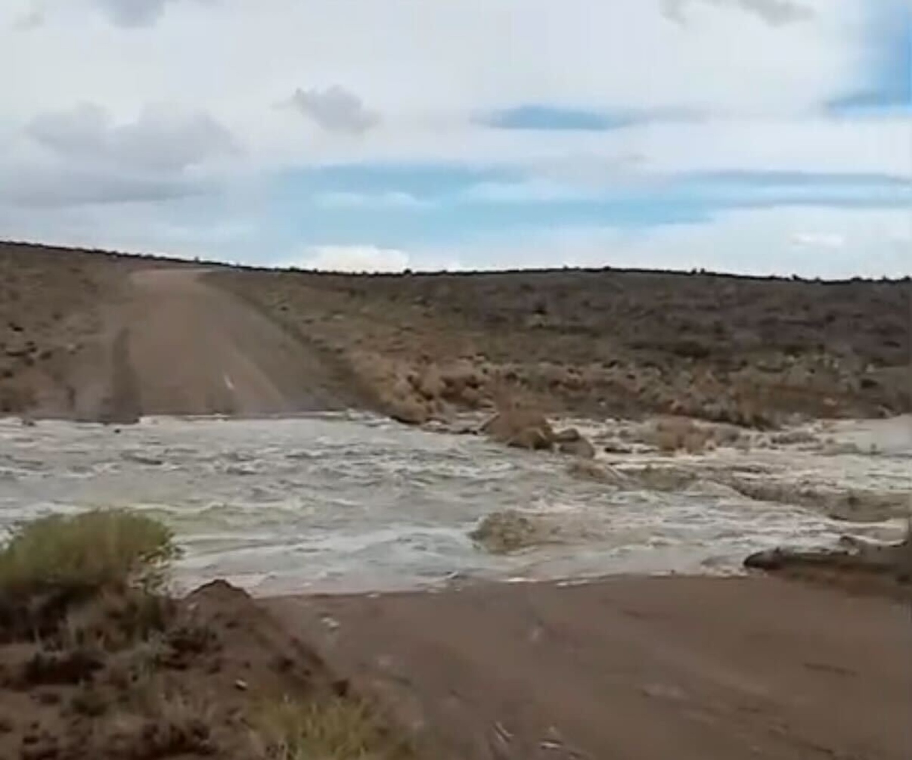 Río Negro bajo alerta por tormentas: Vialidad reporta rutas intransitables y tránsito restringido
