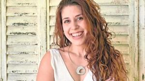 Gaby Zampatti, la diseñadora de Plottier que conquista la alta costura con estilo propio