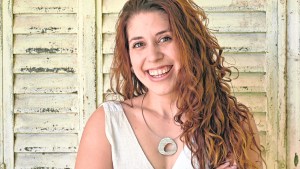 Gaby Zampatti, la diseñadora de Plottier que conquista la alta costura con estilo propio