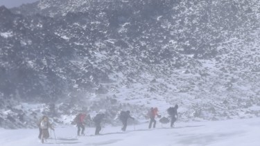 El Lanín impone sus condiciones, pero «el abrazo de cumbre está en cualquier parte de la montaña»