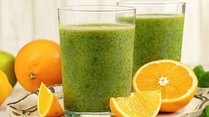Jugos saludables: cómo preparar este exquisito licuado de espinaca y naranja
