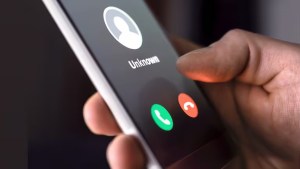 Por qué te llaman y te cortan: el método detrás de una práctica de estafa cada vez más común