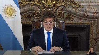 Bonos en alza, haberes en baja: las dos caras del equilibrio fiscal de Javier Milei