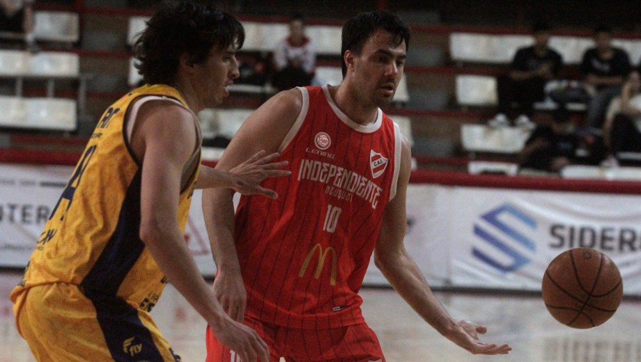 Julián Fedele fue el goleador en la décima victoria de Independiente. (Oscar Livera)