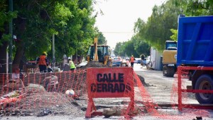 Cuál es la calle troncal de Neuquén que desde la pandemia está con bacheo por obras de cloacas