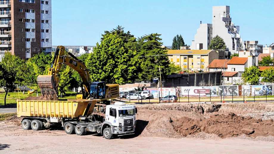 Los estacionamientos subterráneos tendrán dos niveles. En la superficie, harán el polo gastronómico (foto Cecilia Maletti)