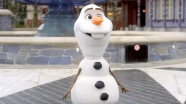 Olaf cobra vida: Disney presenta su robot que camina solo en París
