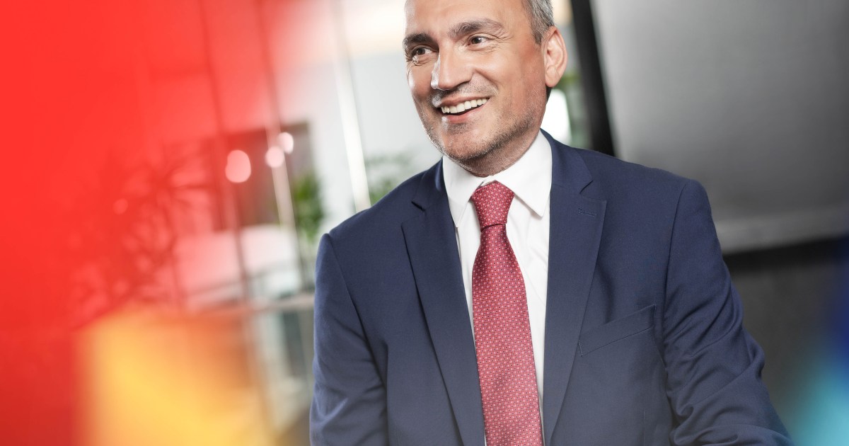 Alejandro Servide: La IA no viene a reemplazar al trabajador, sino a completarlo thumbnail