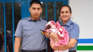 RCP en el patrullero: una sargento de Sierra Grande reanimó a una beba de dos meses