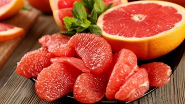 Pomelo y medicamentos: por qué puede ser peligroso combinarlos, según los expertos