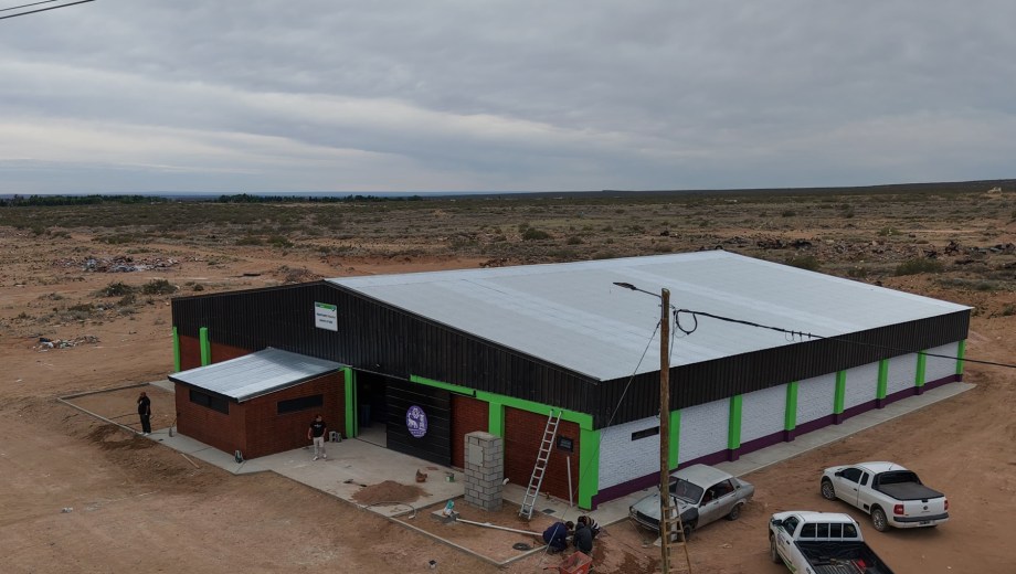 Este fin de semana se continúan las pruebas en el reservorio al sur de Huincul. (Foto: gentileza)