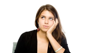 Qué significa revolear los ojos mientras habla otra persona, según la psicología 