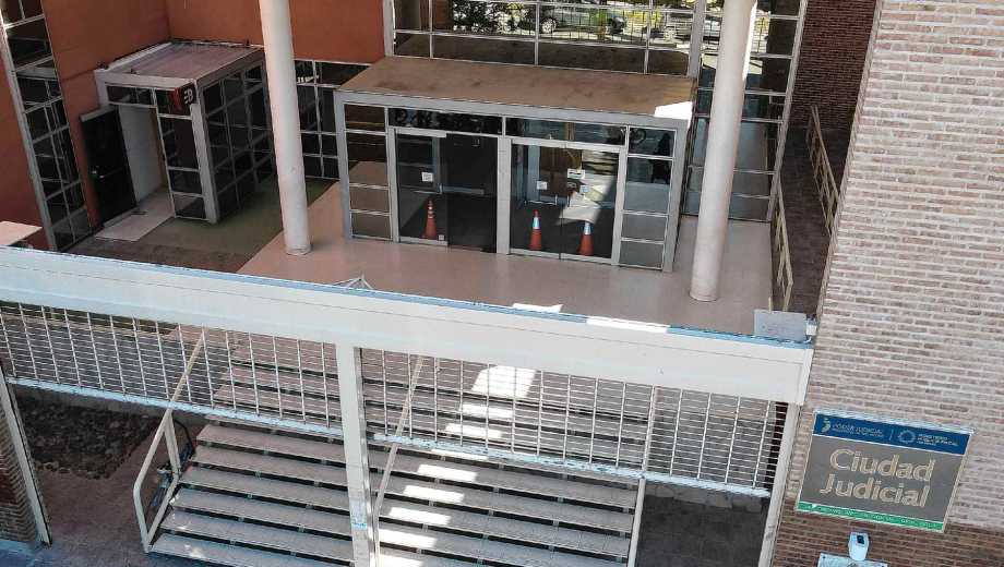 El tribunal de Río Negro dictó las condenas por el asalto ocurrido en mayo de 2024 en Villa Regina. Foto Juan Thomes.