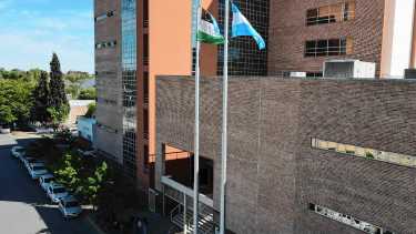 Quedó detenido tras un brutal ataque en Roca: lo imputaron por golpear a su pareja frente a sus hijos