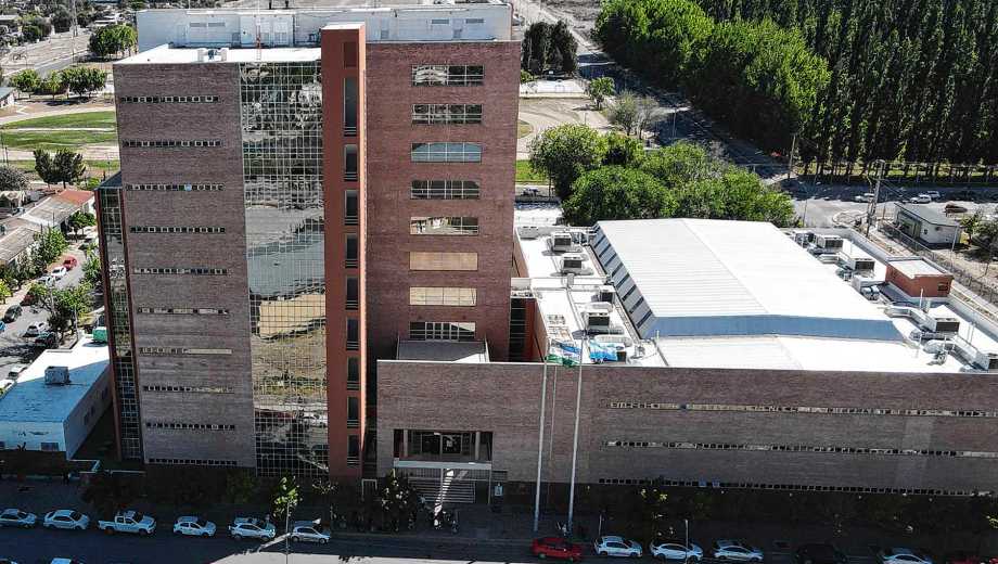 El imputado deberá cumplir una prohibición de acercamiento y portar tobillera electrónica 