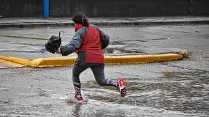 ¿Hasta cuándo sigue la lluvia? El pronóstico semanal de ráfagas de 78 km/h y tormentas en el Alto Valle