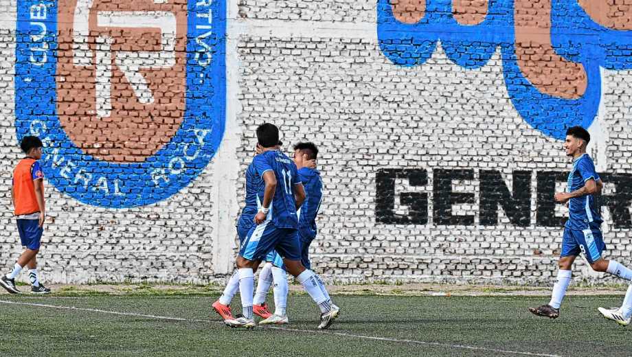 La Amistad dio el golpe en el Luis Maiolino y se quedó con un triunfazo 2 a 1 ante Deportivo Roca.