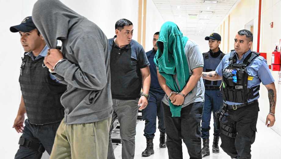 No está permitido difundir el rostro ni las identidades de los acusados porque restan realizar ruedas de reconocimiento y otras diligencias. Foto Juan Thomes.