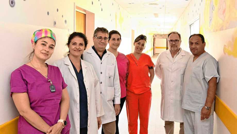 El equipo del Hospital Francisco López Lima en quirófano. Foto: Juan Thomes.