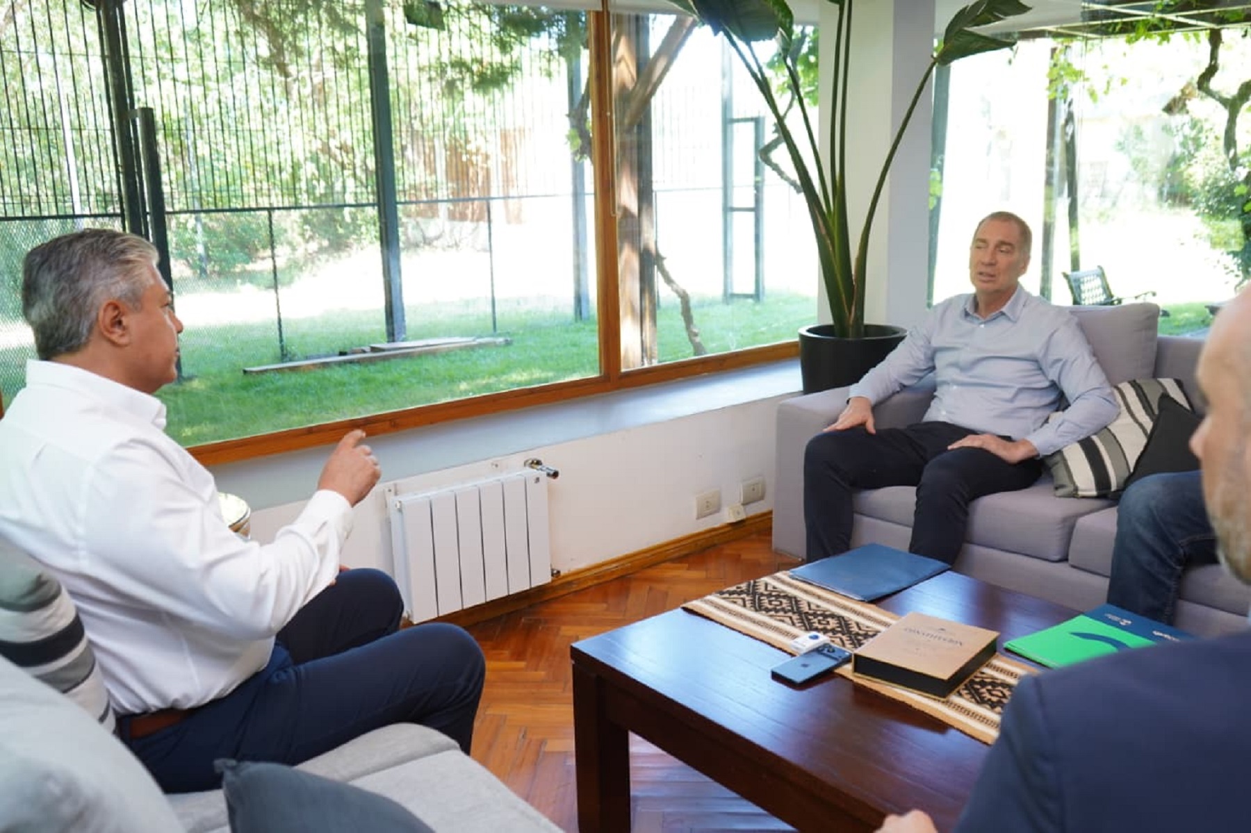 Figueroa, Santilli y un talonario