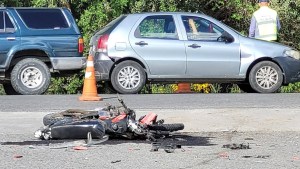 Murió un motociclista de 23 años en Bariloche tras chocar con una camioneta en la Avenida Bustillo 