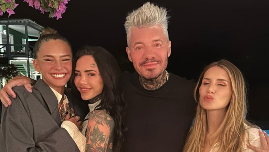 Marcelo Tinelli junto a sus hijas Mica, Cande y Juana. 