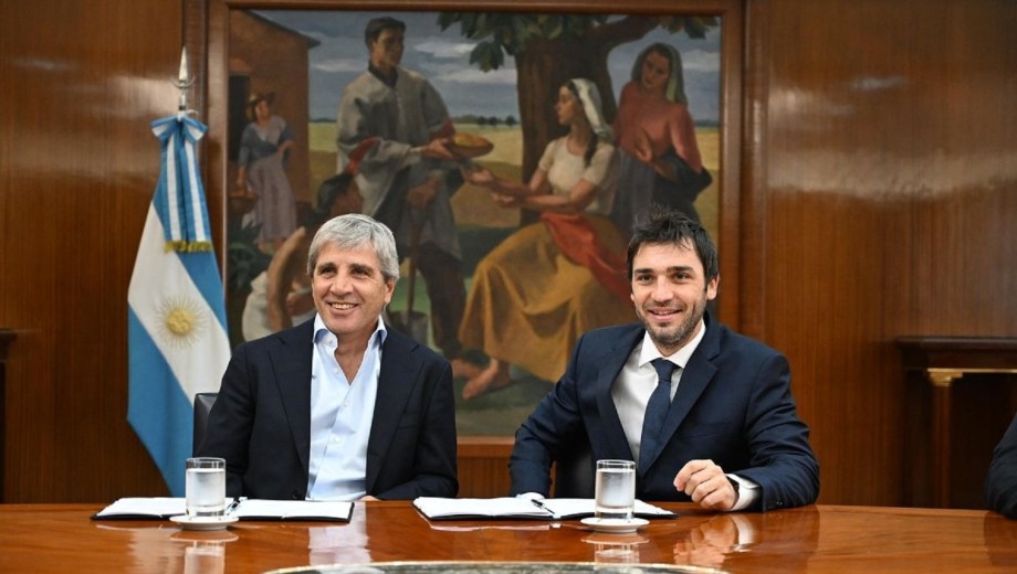 Expectativa por la reunión entre Luis Caputo e Ignacio Torres. 