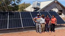 Imagen de Energías renovables: se instalaron nuevos paneles solares domiciliarios para familias en Añelo