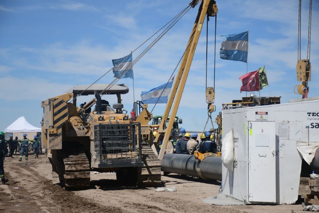 Histórico: completaron la soldadura del oleoducto VMOS que une Vaca Muerta y el mar - Image 2