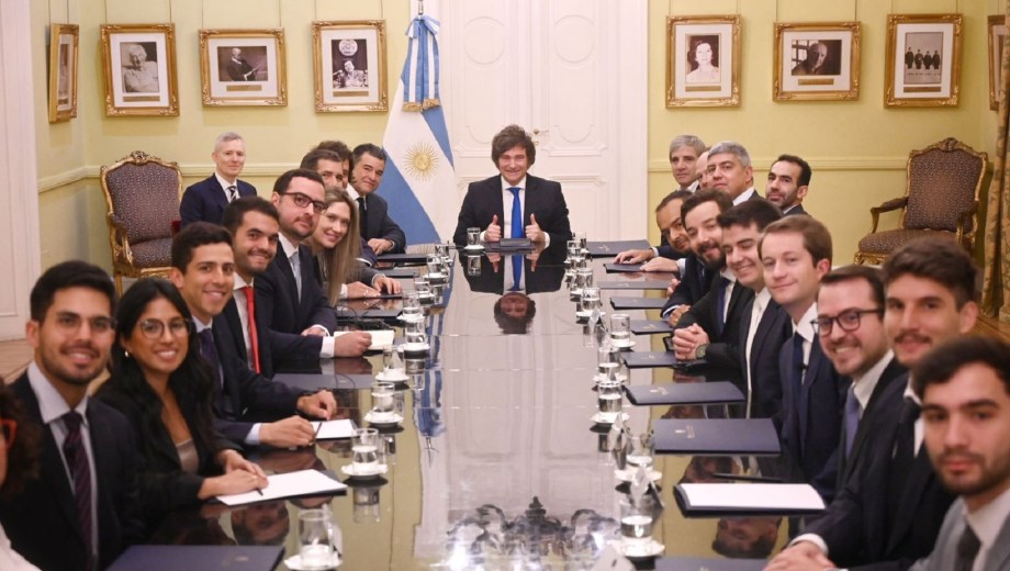 El ceo de Vista Energy, Miguel Galuccio, se reunió con Javier Milei y Luis Caputo. (Oficina de la Presidencia).