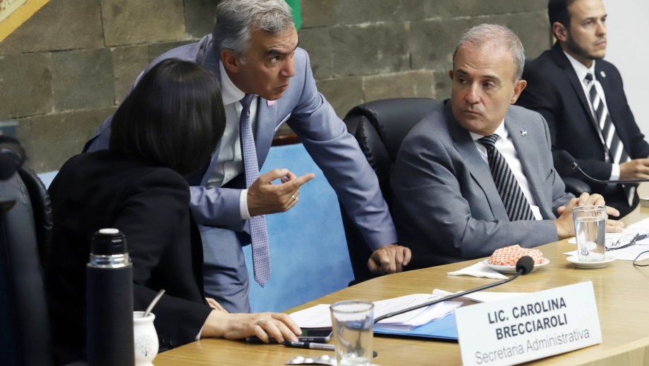 El presidente del bloque oficialista, Facundo López, gestionó la sesión ante Pesatti. Archivo