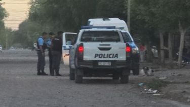 Una nena resultó herida de bala en un tiroteo en Centenario: a bordo de una moto dispararon contra su casa