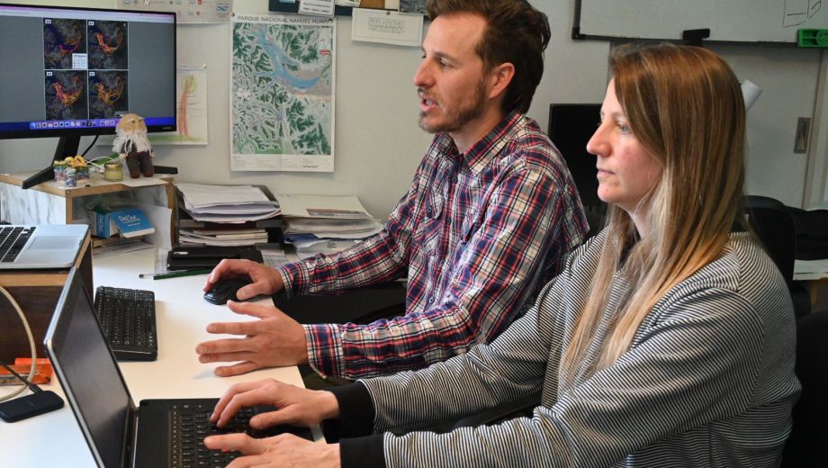 Federico Scartascini y Alhue Bay Gavuzzo, integrantes del Instituto de Investigaciones en Diversidad Cultural y Procesos de Cambio, que pertenece a la Universidad Nacional de Río Negro y el Conicet. Foto: archivo