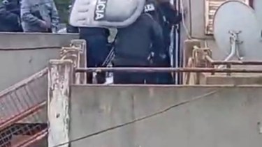 Violento enfrentamiento en Viedma: intervención policial deja cuatro heridos y dos detenidos en el Inalauquen